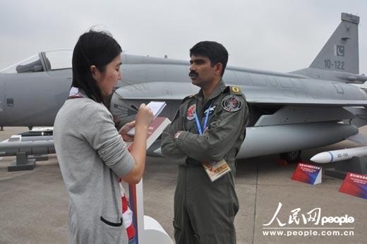 2012��11��15���������ͻ�˹̹��܊����֩�롱�����ϯ�w�ІT Ahsan��У�ڵھŌ��Ї���չ�F��(ch��ng)��������W(w��ng)Ӣ��ӛ����ި�Ĳ��L(f��ng)��   �zӰ������W(w��ng)����ӛ��  ���D��
